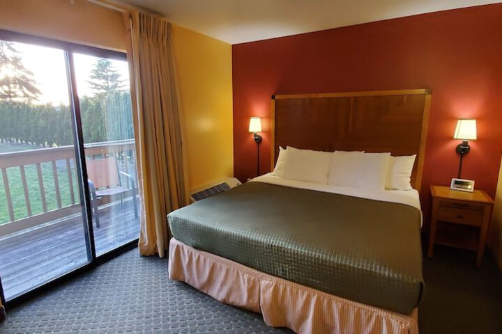 Room 32 of 53
