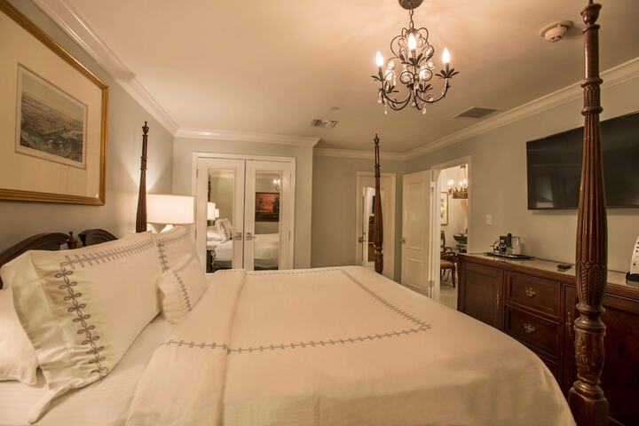 Room 32 of 38