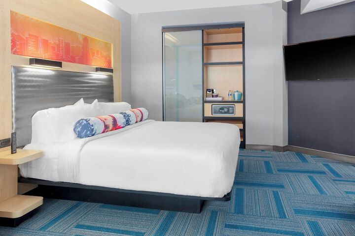 Room 13 of 20