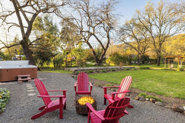 Valley of the Moon by Avantstay Tranquil Escape Large Yard w / Hot Tub & Fire Pit