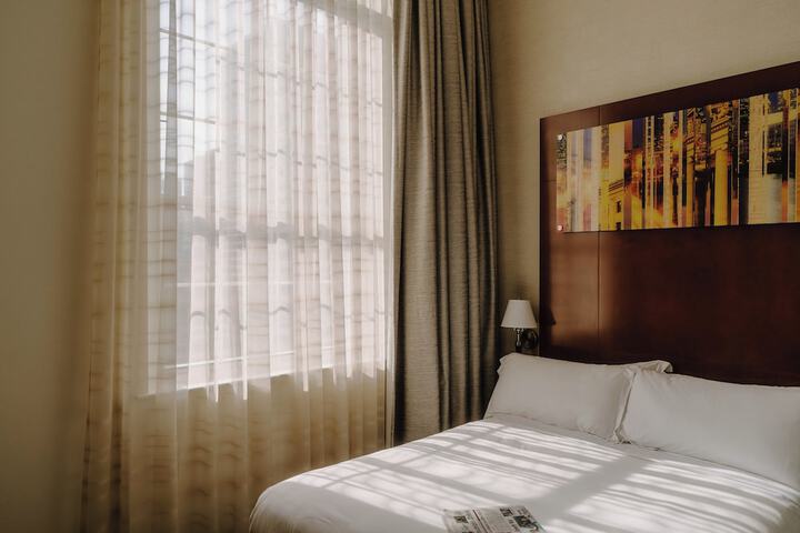 Room 17 of 38