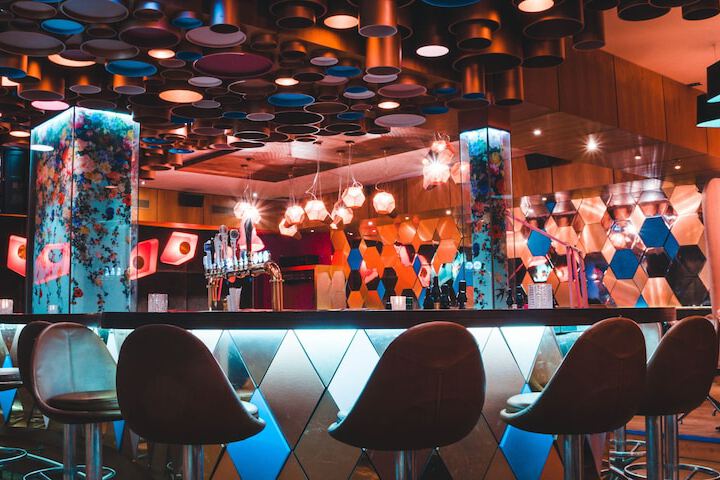 Lounge 98 of 107