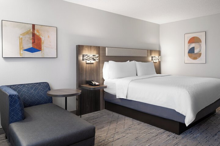 Holiday Inn Express & Suites Midwest by IHG
