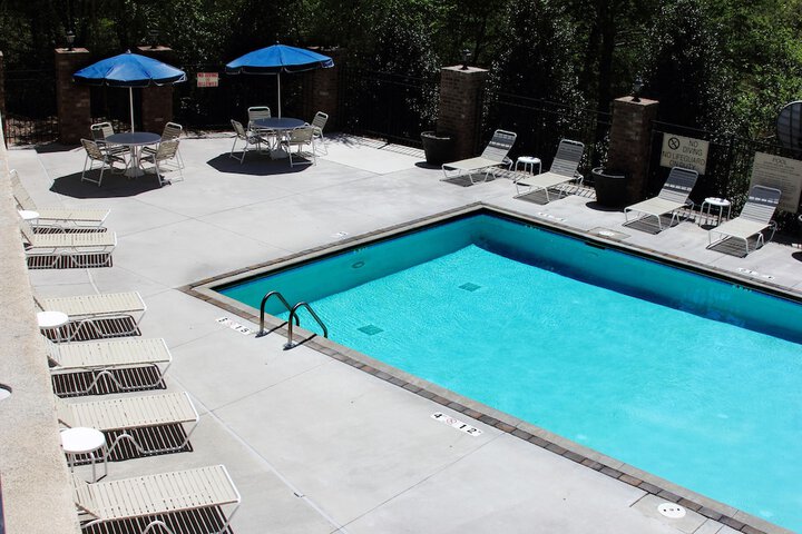 Pool 10 of 49