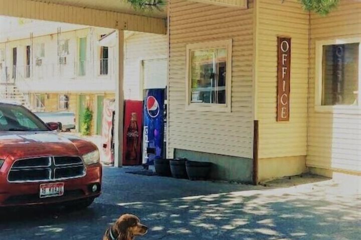 Thunderbird Motel