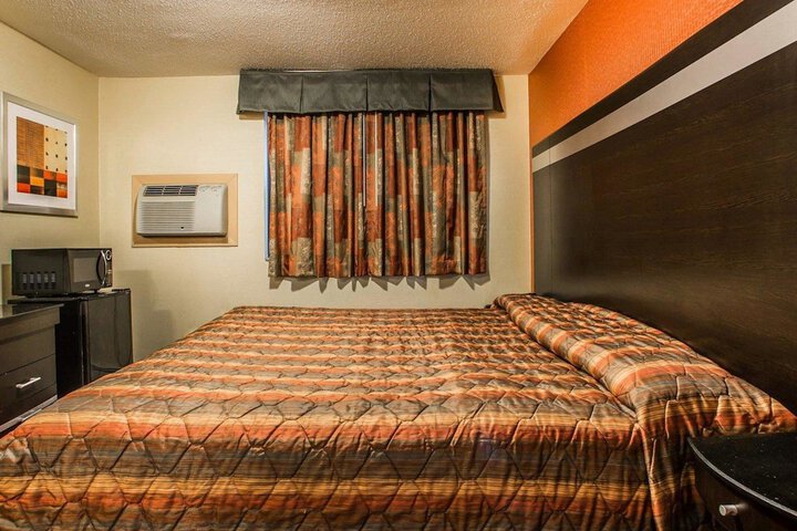 Room 9 of 26