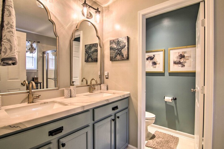 5 Mi to Bethany Beach: Chic Home w / Grill!