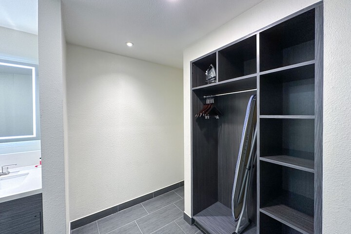 Room 73 of 85