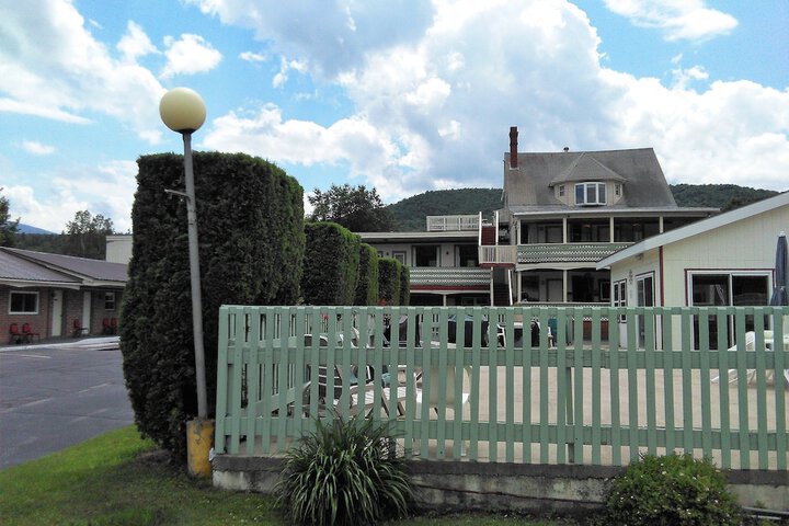Northern Peaks Motor Inn