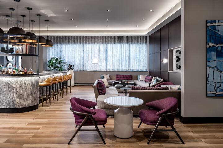 Lounge 73 of 89