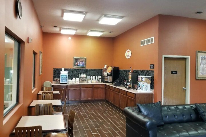 Super 8 by Wyndham Bellefontaine