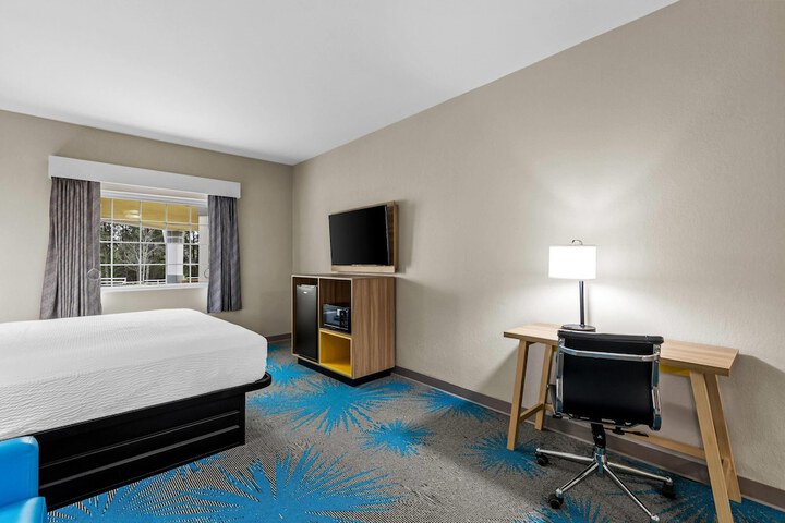 Days Inn & Suites by Wyndham Union City