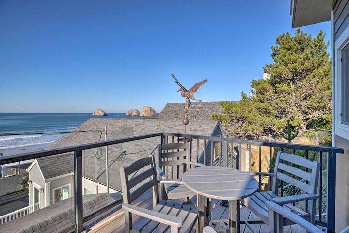 Exquisite Oceanside House w / Pacific Views & Deck!