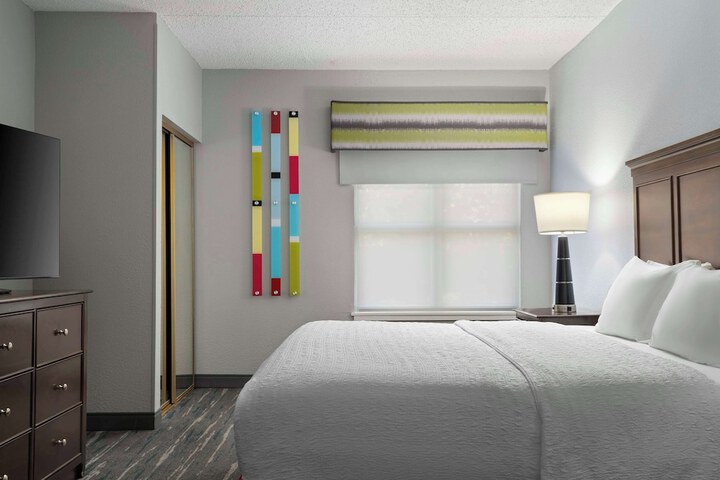 Room 28 of 33