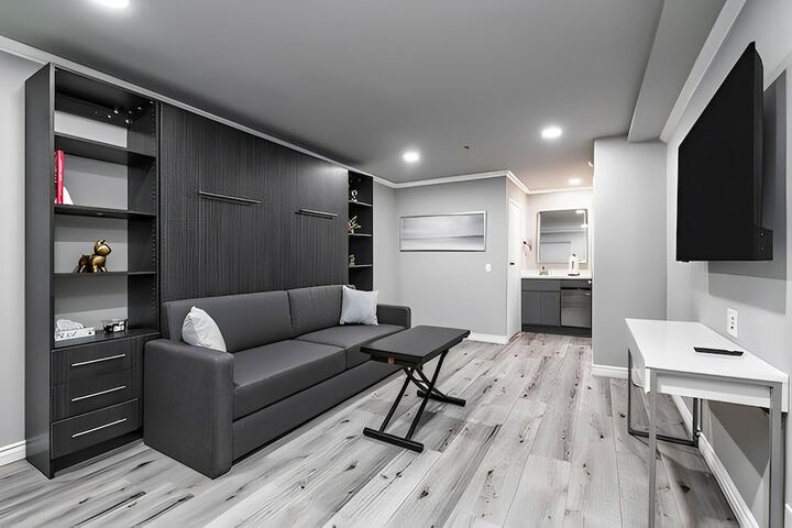 Room 13 of 38