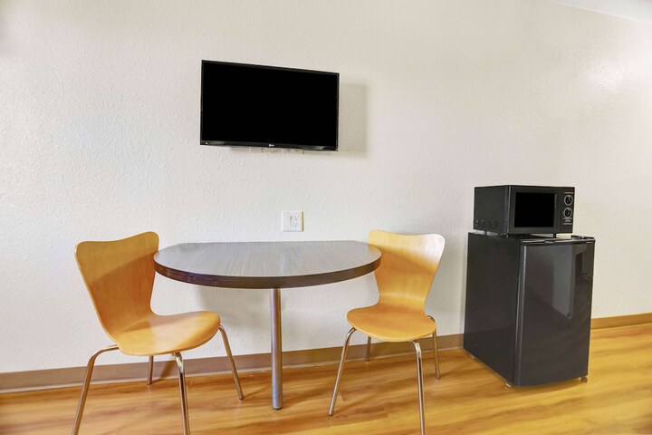Room 14 of 27
