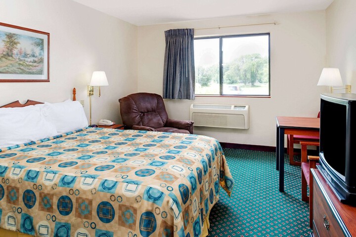 Room 6 of 16
