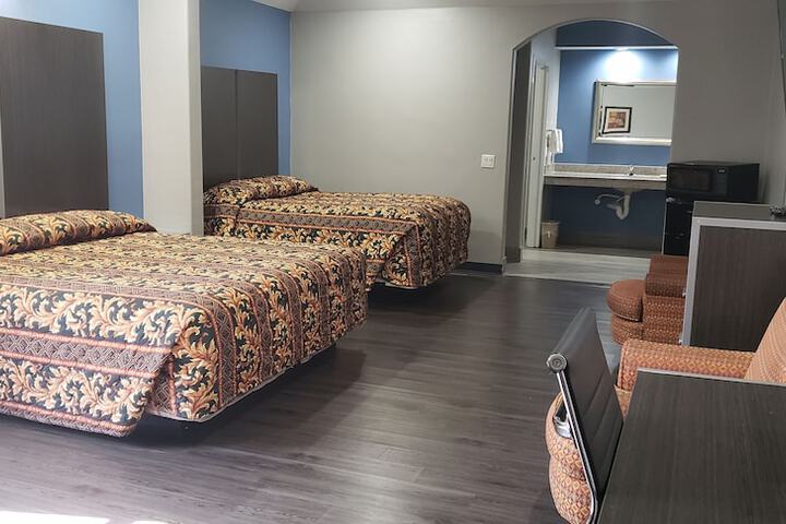 Room 10 of 17