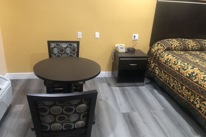 Room 32 of 34