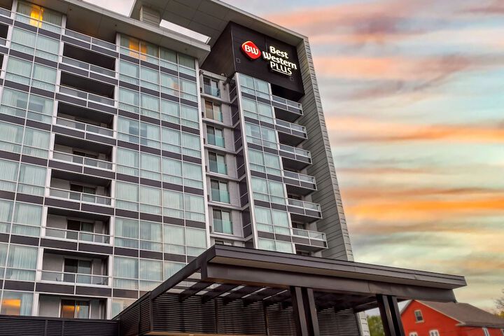 Hotel 2 of 64