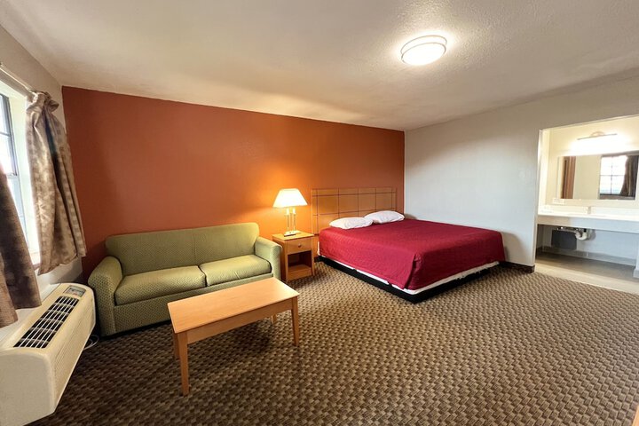 Room 7 of 12