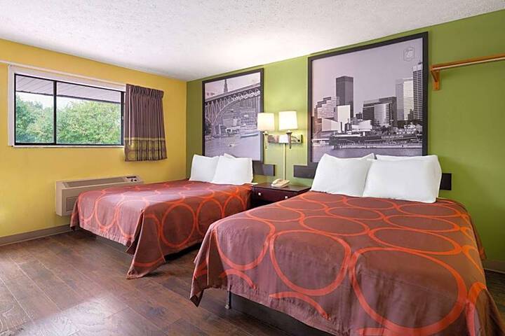 Super 8 by Wyndham Youngstown / Girard