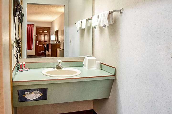 Econo Lodge Southeast