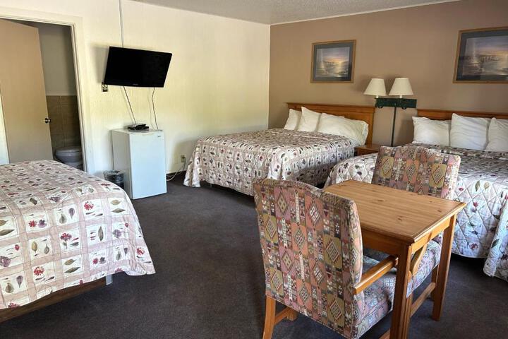 Redwood Arms Motel