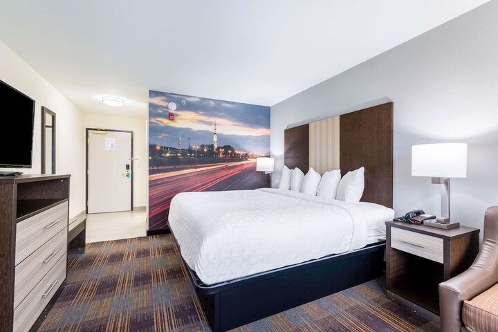Clarion Pointe Madison Huntsville