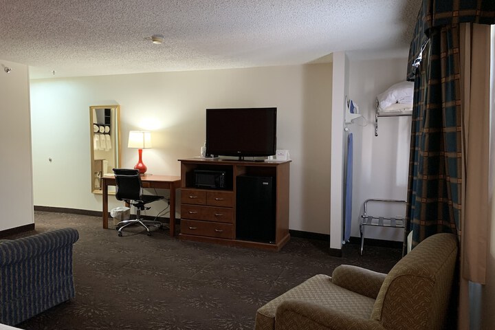 Room 27 of 39
