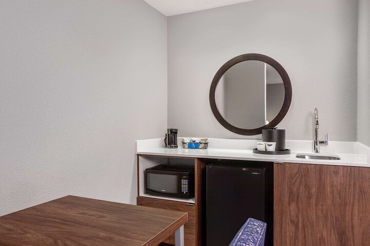 Room 12 of 38