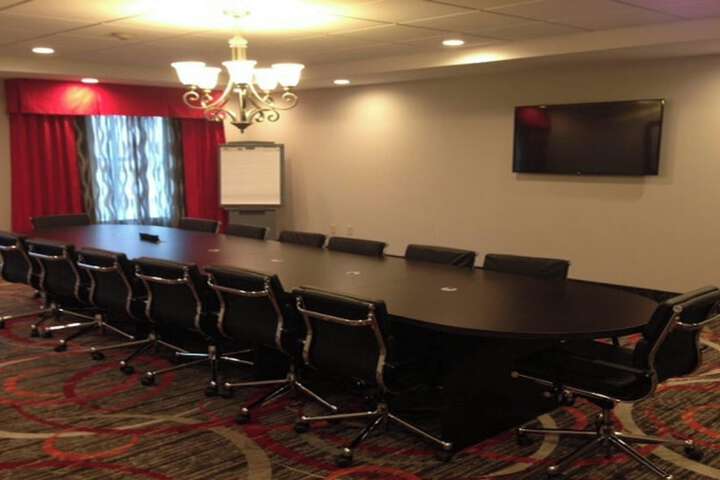 Holiday Inn & Suites Lafayette North by IHG