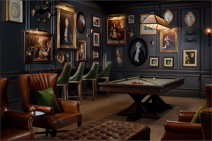 Lounge 85 of 122