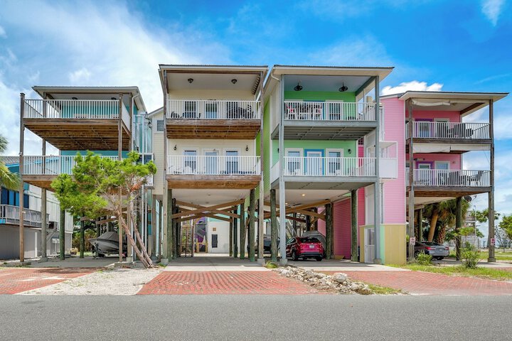Steps to Beach: Waterfront Cedar Key Home!