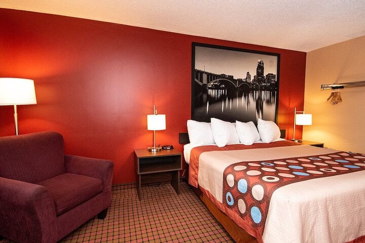 Room 13 of 35
