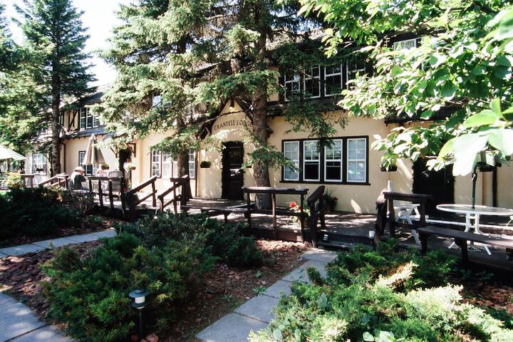 Crandell Mountain Lodge
