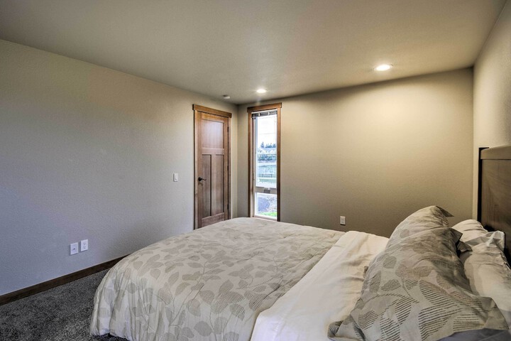 Luxurious Tacoma Retreat w / Quartz Countertops!