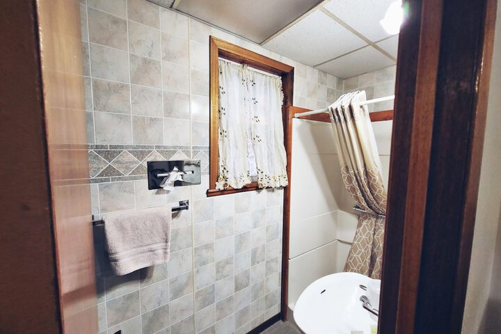 Room 33 of 54