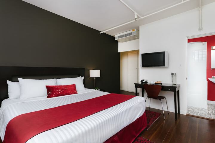 Room 11 of 32