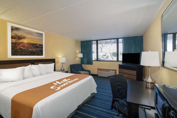 Room 10 of 30
