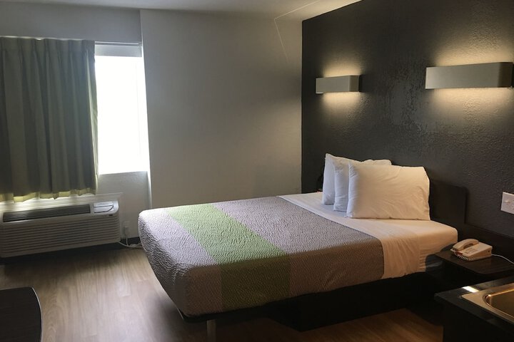 Room 32 of 53