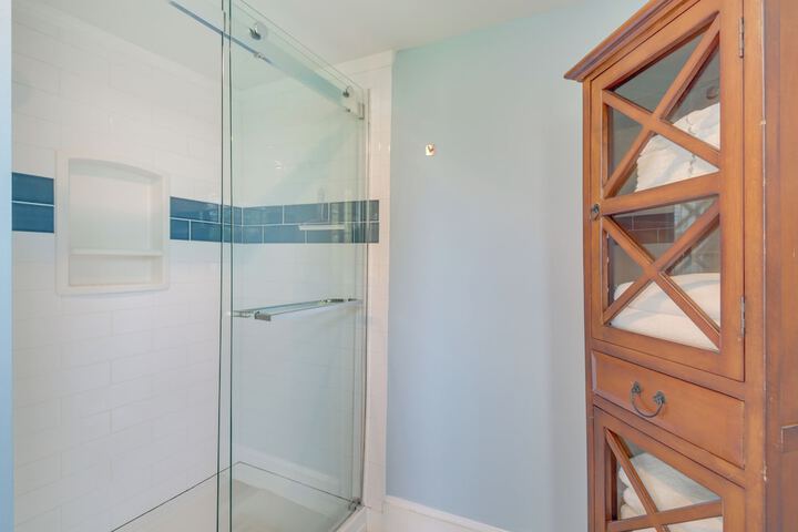 Rockland Home w / Deck 5 Mins to Historic Downtown!