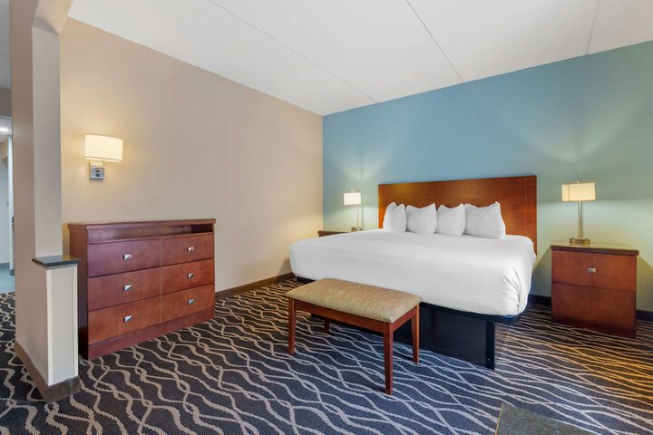 Room 10 of 33