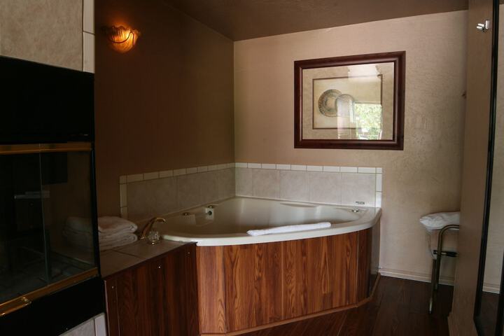 Hot Tub 76 of 84