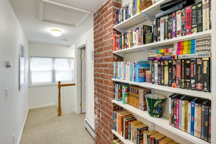 Charming Old Saybrook Home: Half-mi to Sand & Sea!