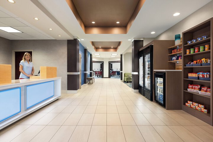Holiday Inn Express & Suites Akron Regional Airport Area by IHG