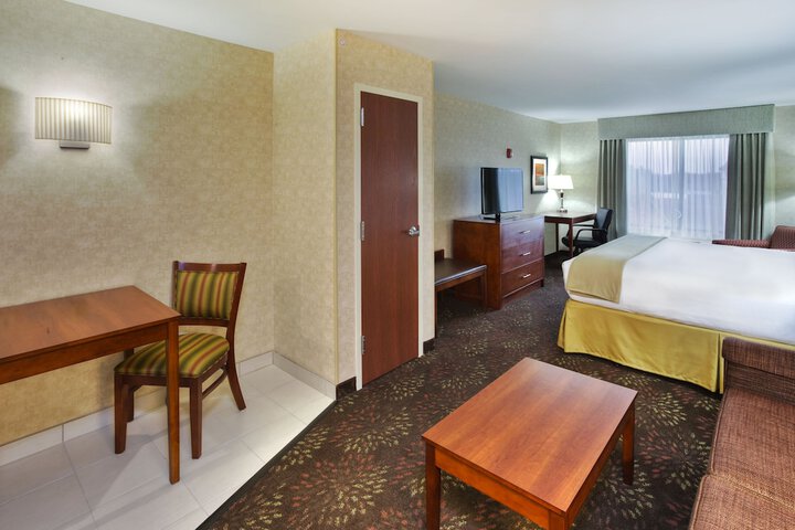 Room 15 of 28