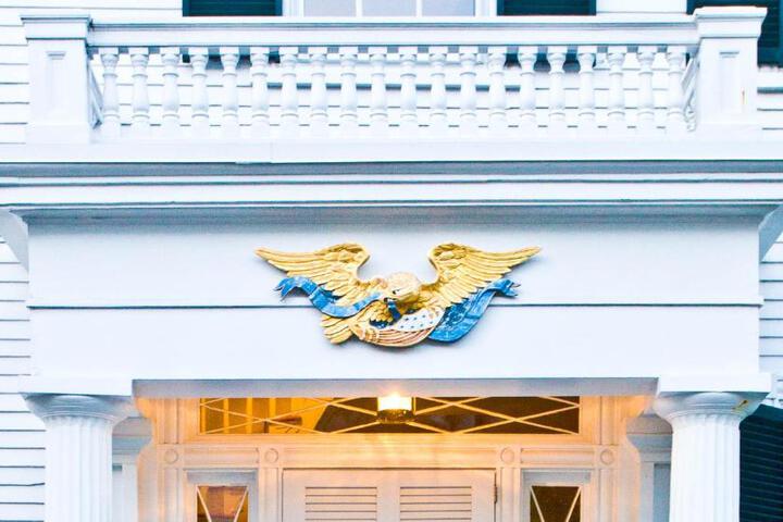Captain Morse House - Luxury Waterfront, Town, & Beaches - 5 stars