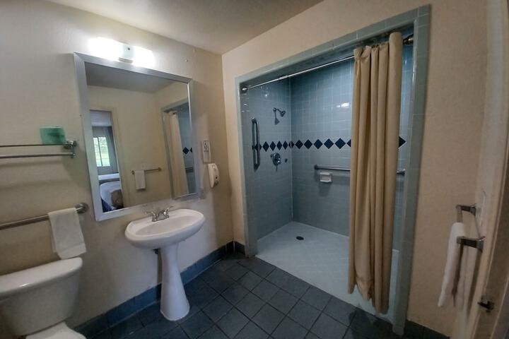Room 16 of 21