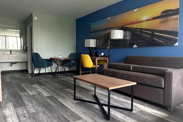 Days Inn & Suites by Wyndham Jennings